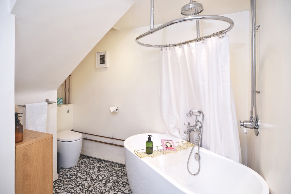 Bathtub Airbnb