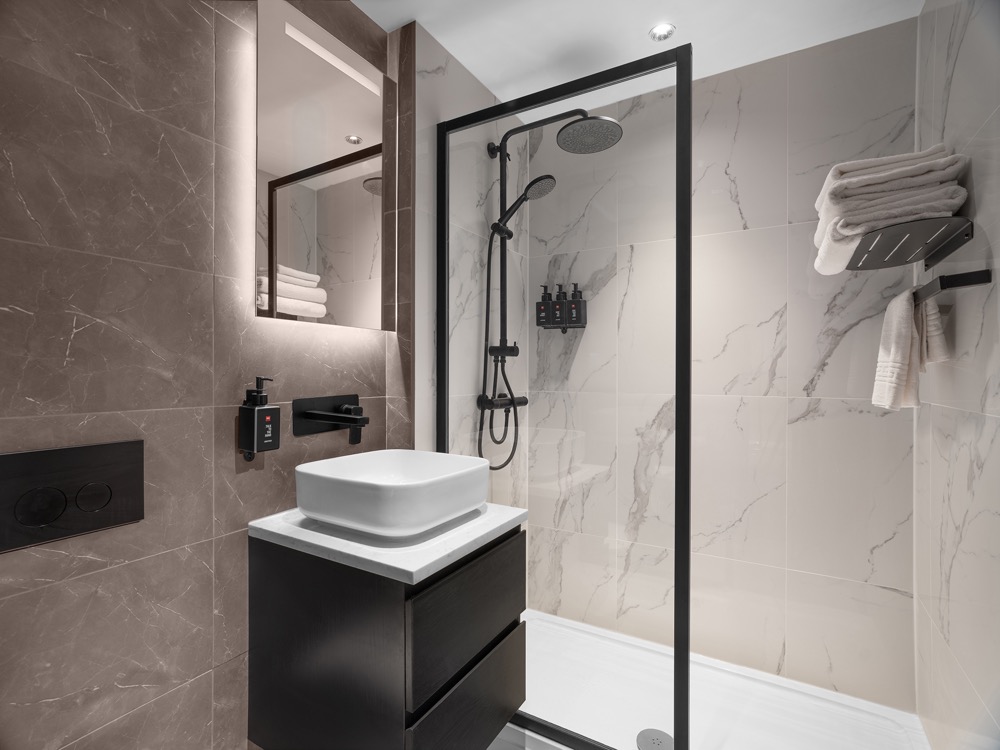 Bathroom of Radisson Red Gatwick